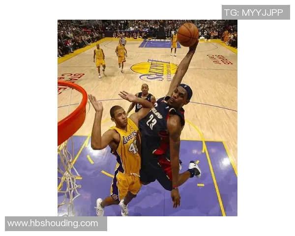 詹姆斯与姚明的传奇对决：篮球巨星的巅峰时刻与友谊之路