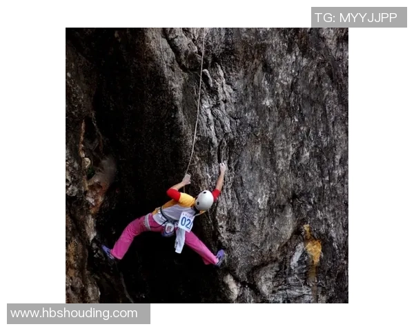 重庆攀岩队的灵活性揭秘：挑战极限与团队精神的完美结合